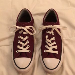 maroon converse!